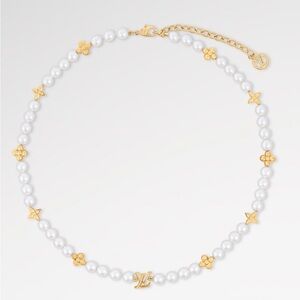 Elegant Gold and White Pearl Necklace
